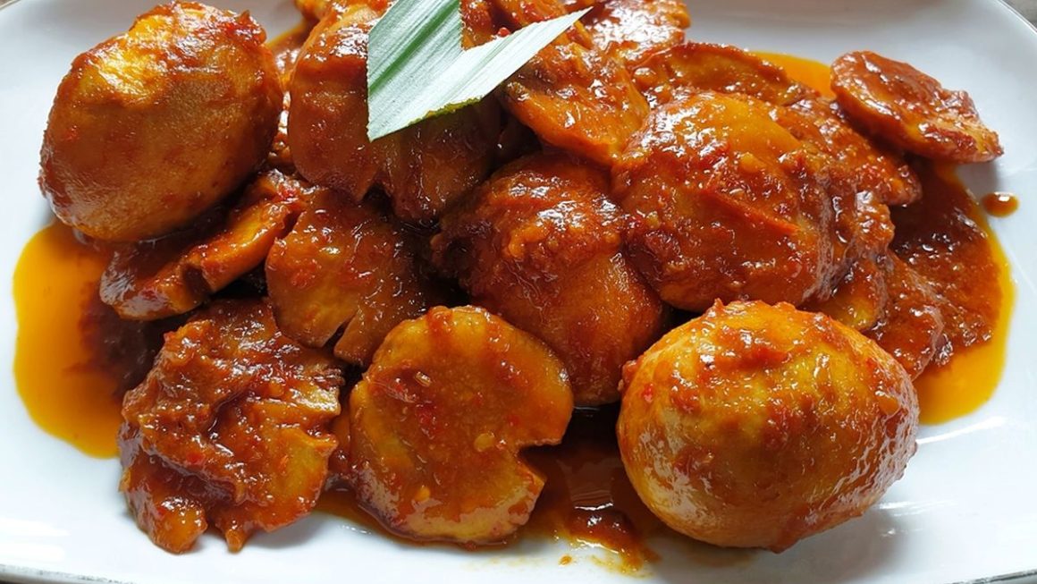 semur jengkol khas Betawi dengan kuah kecap manis